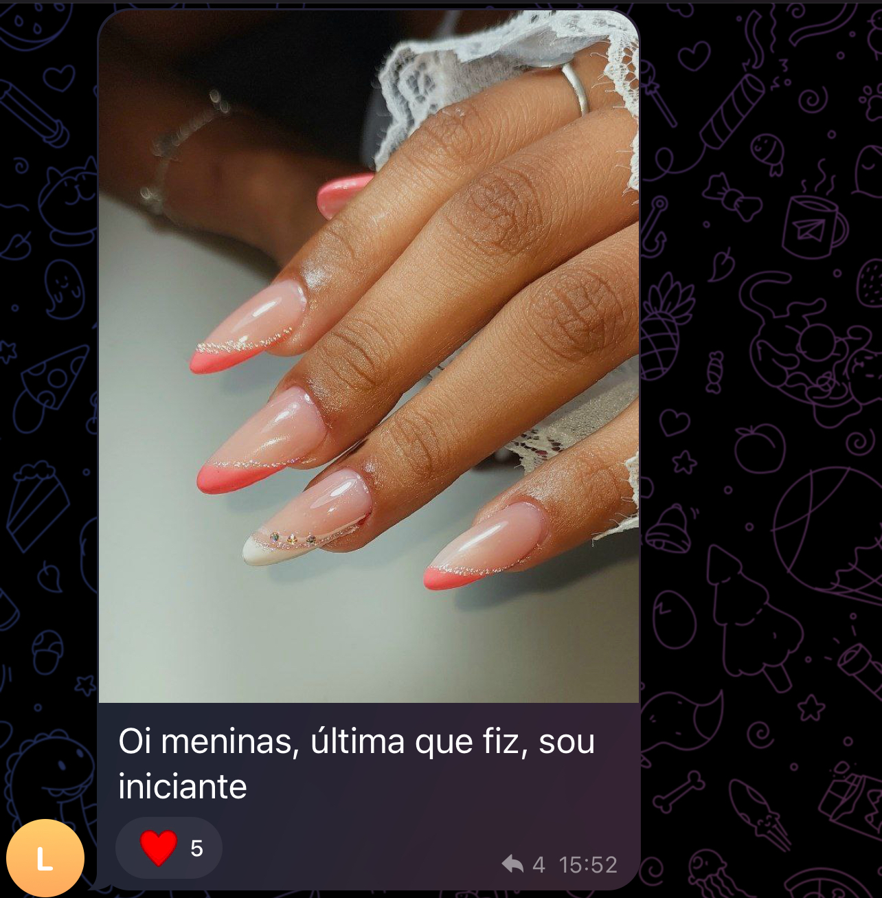 Aluna iniciante com unhas rosa profissionais - progresso no curso nail designer